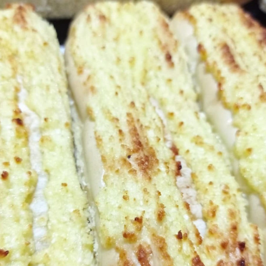 Unidade de pão de coco artesanal Possui dois formatos.  Cilíndrico e redondo