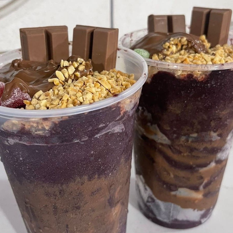Combozinho de 2 Açaí Cremosos, Gostosos & Gelados de 500ml cada, podendo escolher complementos e caldas de cada um deles, turbine eles ainda mais adicional Nutella, Kitkat, Ovomaltine, Tortuguita & Leite Condensado, promoção da casa.