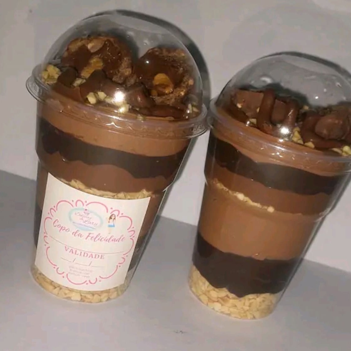 Amendoins brigadeiro preto , mouse de chocolate Nutella