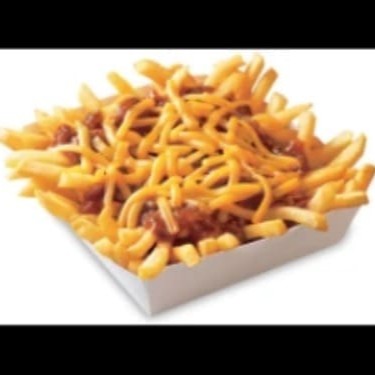 500g de batata, Creme de Cheddar, Calabresa e Farofa de Bacon