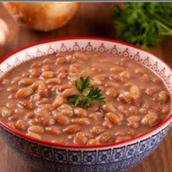 Leva arroz branco feijão carioquinha farofa e uma guarnição a sua escolha