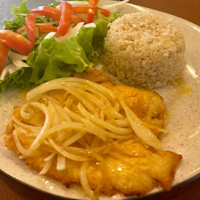 Filé de Frango com Arroz integral, Feijão e Salada Verde