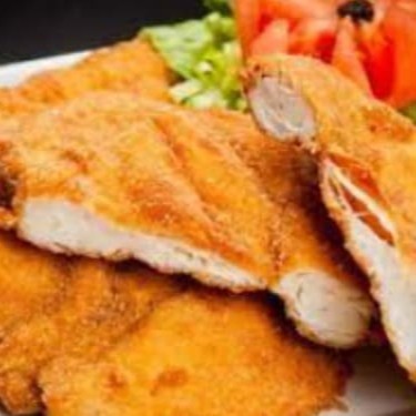 Maravilha de frango a milanesa acompanhado de arroz, feijáo farofa+um acompanhamento a sua escolha(feijãoe farofa vai separado) escolha seu acompanhamento