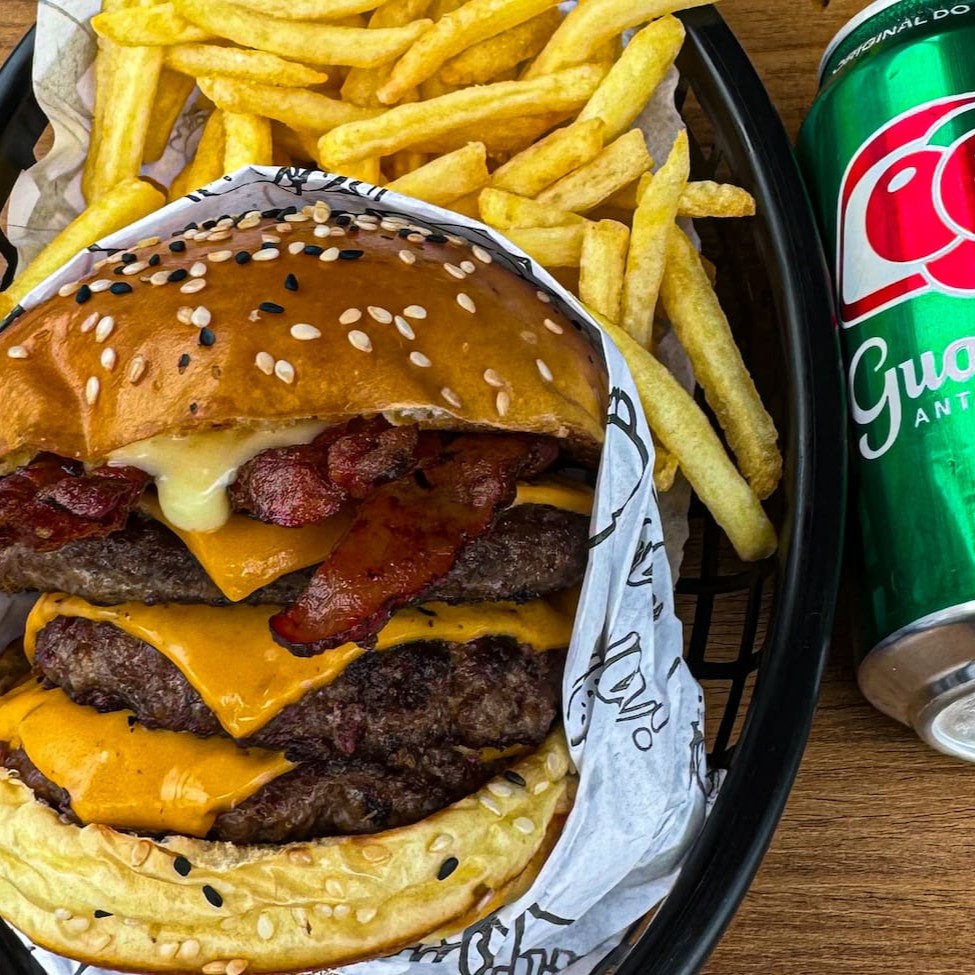 Hamburguer+fritas+refri lata 350ml