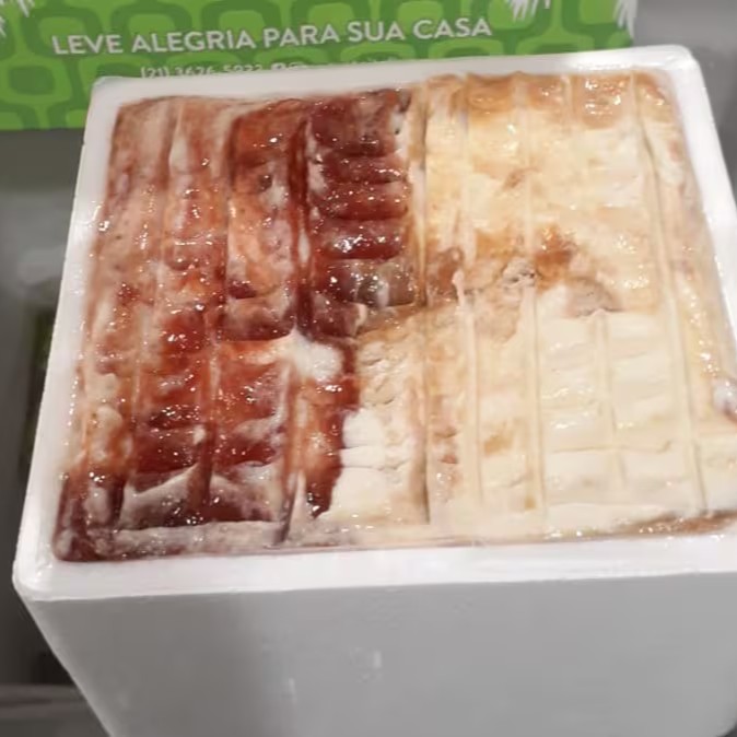 Sorvete de Romeu e Julieta
Ingredientes: água filtrada, sacarose, leite em pó integral, glucose, gordura vegetal, queijo minas, goiabada e sólidos de origem láctea. Aromatizante. Estabilizante: monoestearato de glicerina. Espessantes: goma guar e carragena.

Contém Lactose. Alérgicos: Contém Leite E Derivados De Leite. Pode Conter Amêndoas, Amendoim, Glúten, Castanha De Caju E Látex Natural.