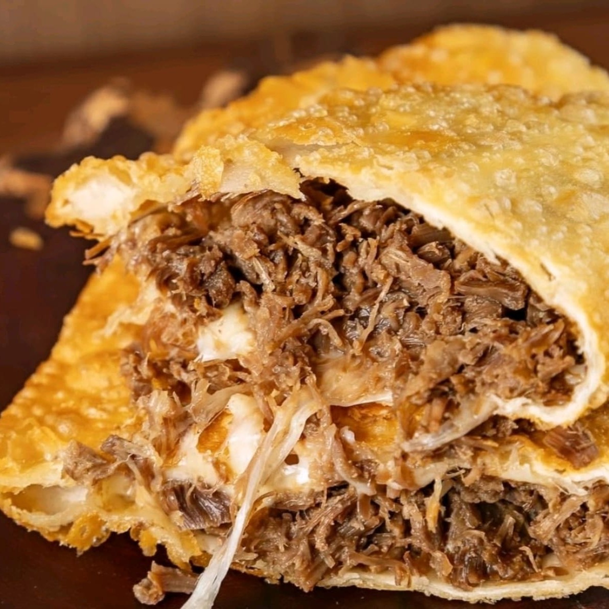 Pastel aproximadamente 30cm de Carne Com Queijo