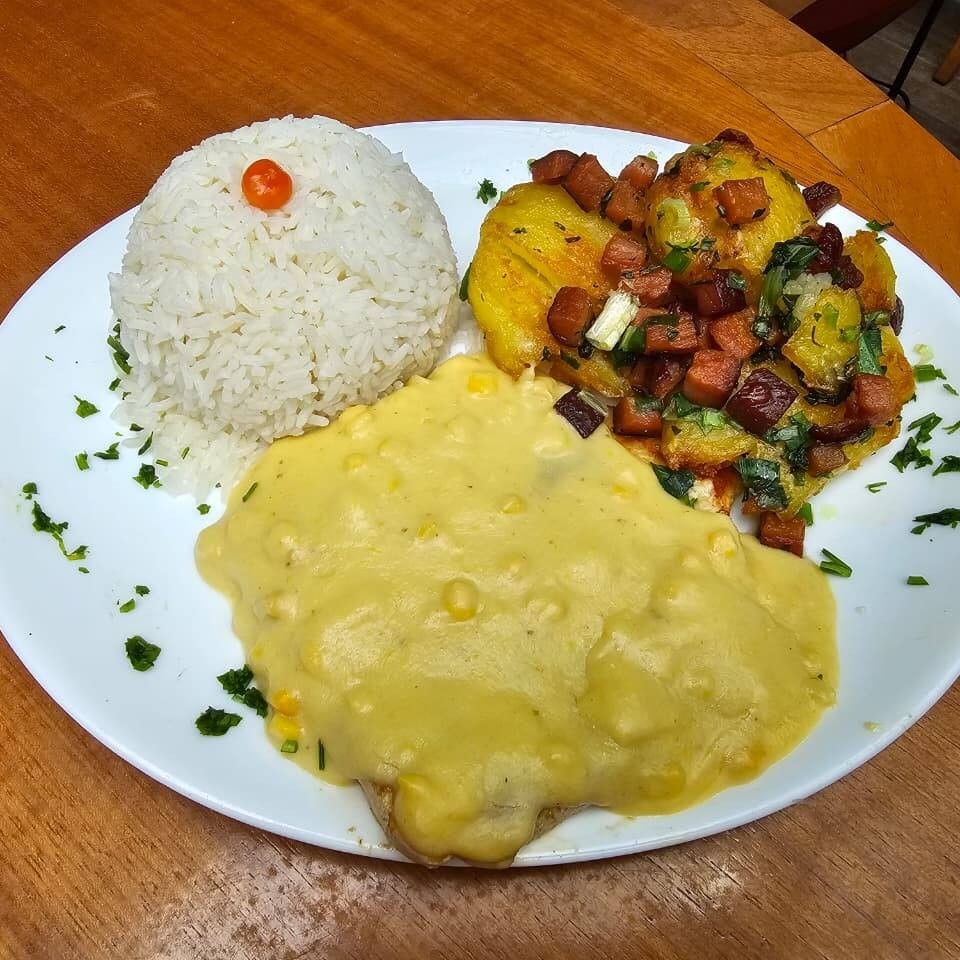 Delicioso & Saboroso File de Frango com Creme de Milho Executivo + Coca-Cola 200ml Gratis . Acompanha , arroz , batata soute e feijao