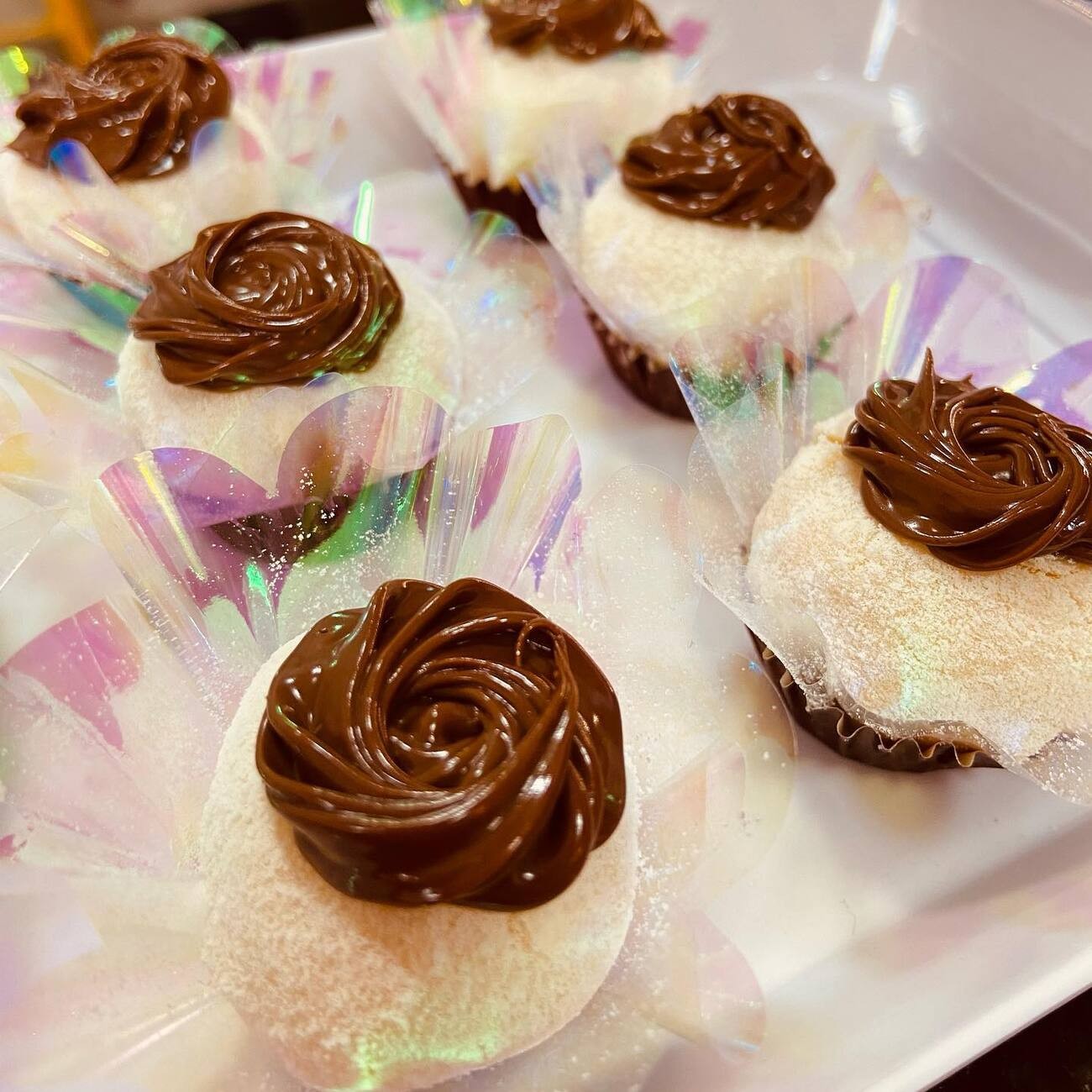 Uma combinação divina: Brigadeiro Ninho com Nutella! O encontro perfeito entre o cremoso do leite em pó e a intensidade do chocolate. Peça agora e mergulhe nessa explosão de sabores irresistível. O prazer está apenas a um clique de distância!