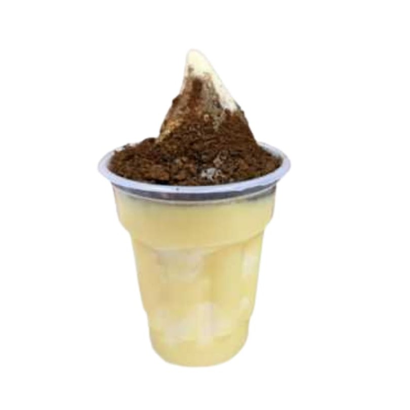 Sorvete de baunilha , com Oreo triturado  e Leite Moça .