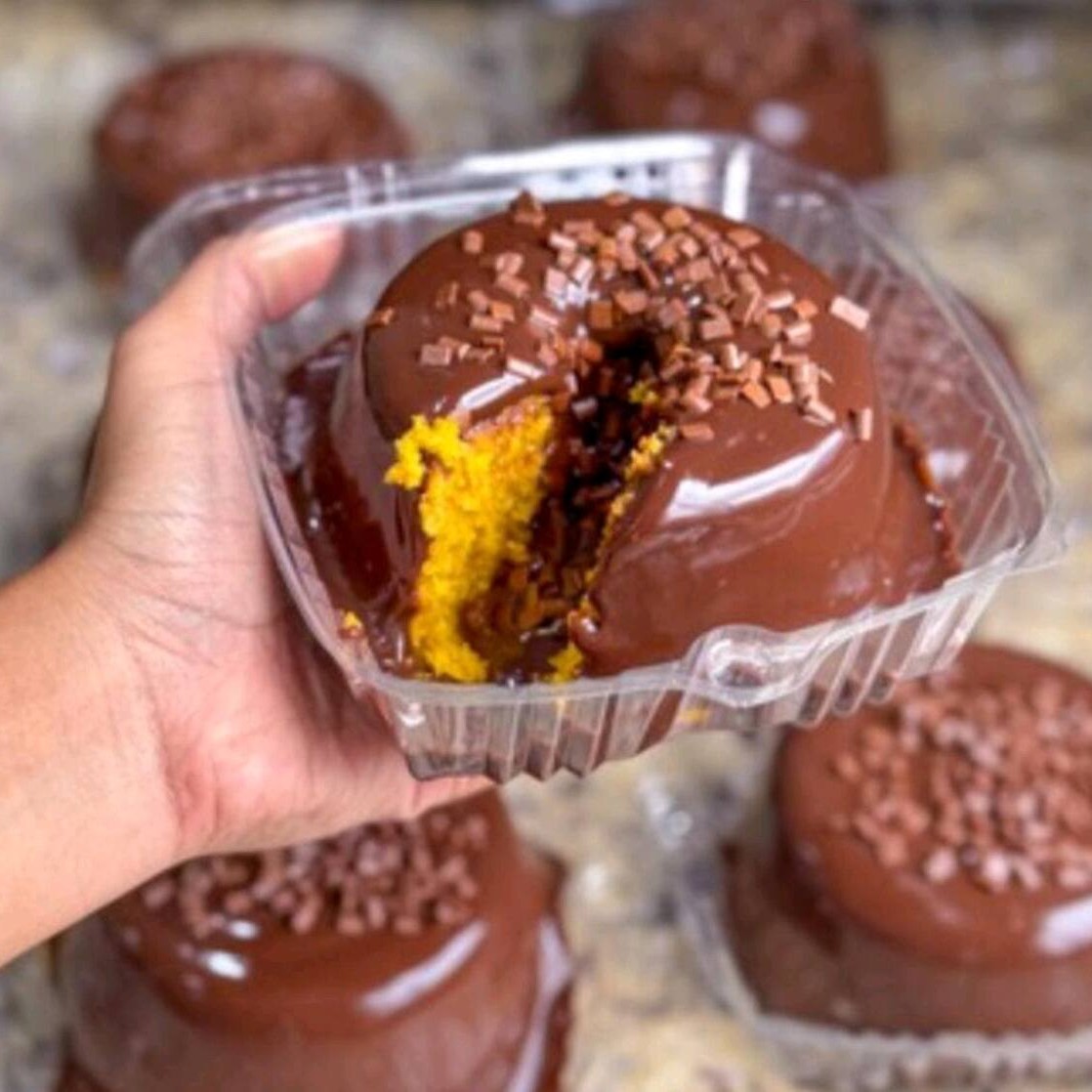 Massa de cenoura bem fofinha e cobertura de chocolate