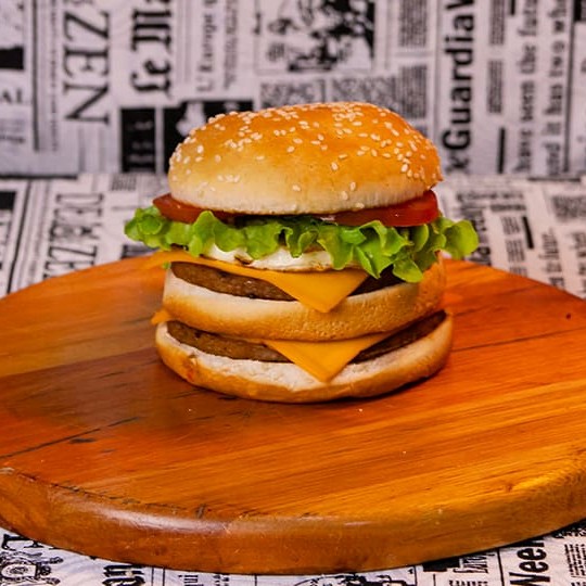 3 Pães,2 carnes,2 cheddar, ovo e salada