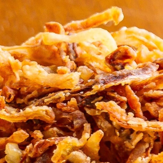 100 gramas de cebola frita