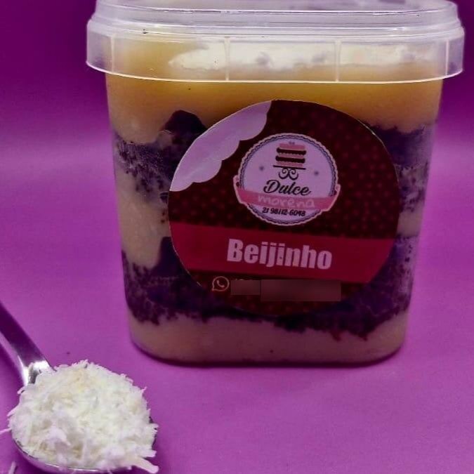 Uma deliciosa massa 50% cacau e um delicioso brigadeiro de beijinho de coco
