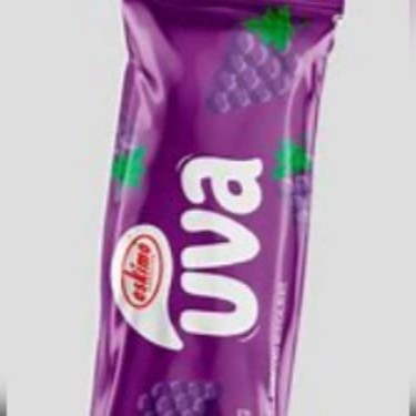 Picolé sabor artificial de uva.