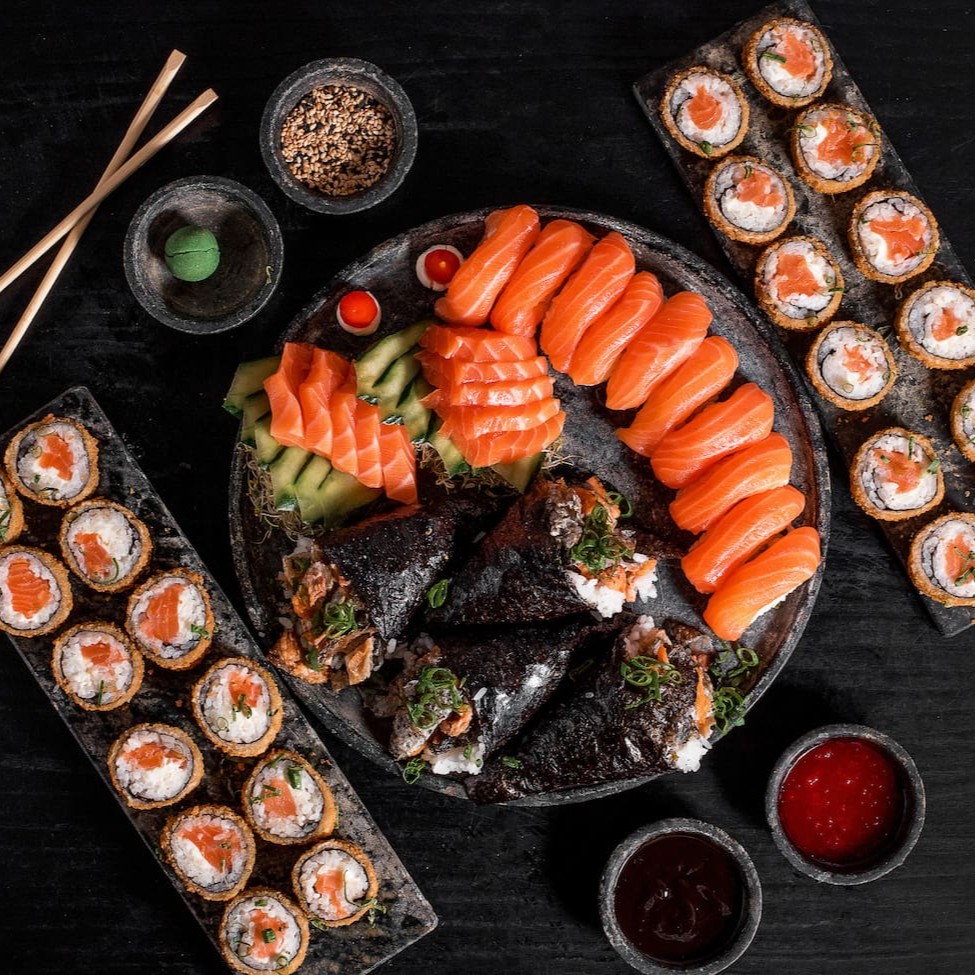 24 hot crocante + 10 sushis + 10 sashimis + 4 temakis skin