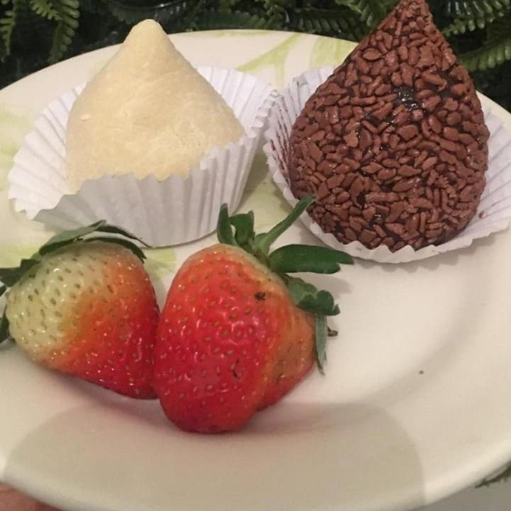 Brigadeiro de morango, Brigadeiro branco com morango, Brigadeiro com morango e amendoim com Nutella