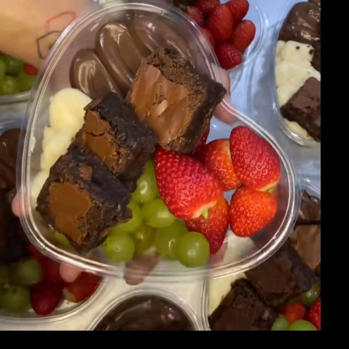 Brigadeiro, Brigadeiro de Ninho e morango e uva e brawnei