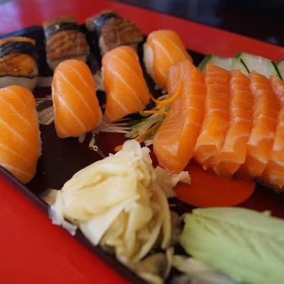 05 sashimis salmão  04 sushis salmão  04 sushi skin  01 Guaranazinho