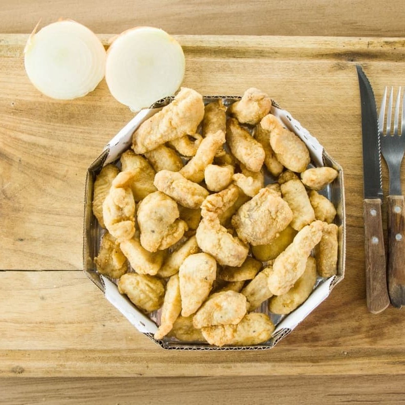 Peixe fresco e de qualidade superior, empanado e cozido até ficar crocante e suculento. Servido com molho especial, essa porção é uma homenagem irresistível aos sabores do mar!
