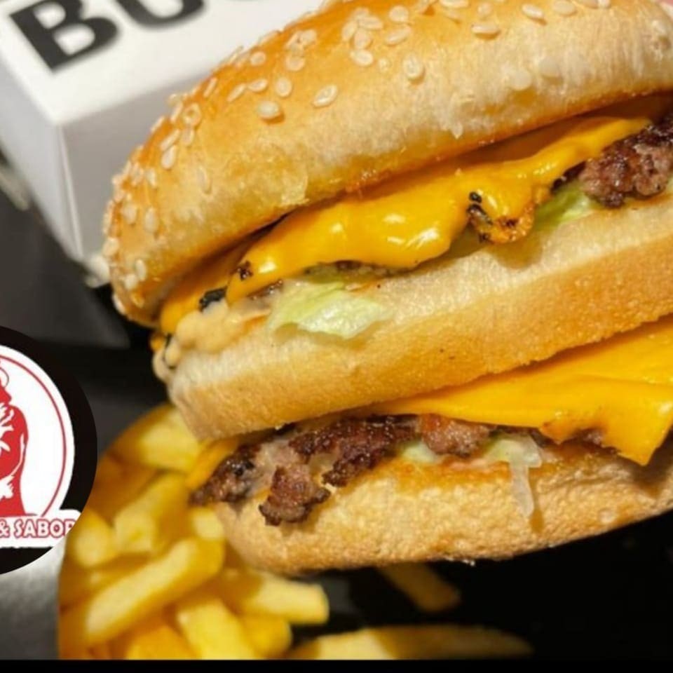 Pão 2 carnes, queijo, bacon e cheddar.