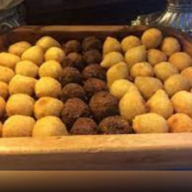 50 salgadinhos + 1 Coca Cola 1,5 L