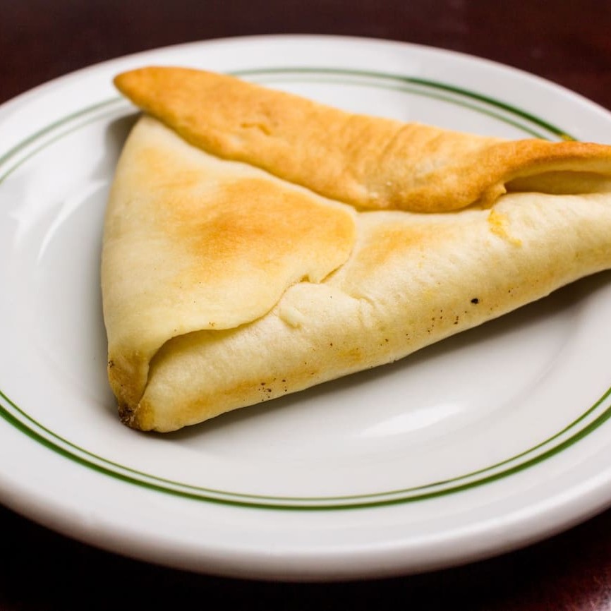 Esfihas feitas artesanalmente com nossa incrível e famosa massa super leve e macia.