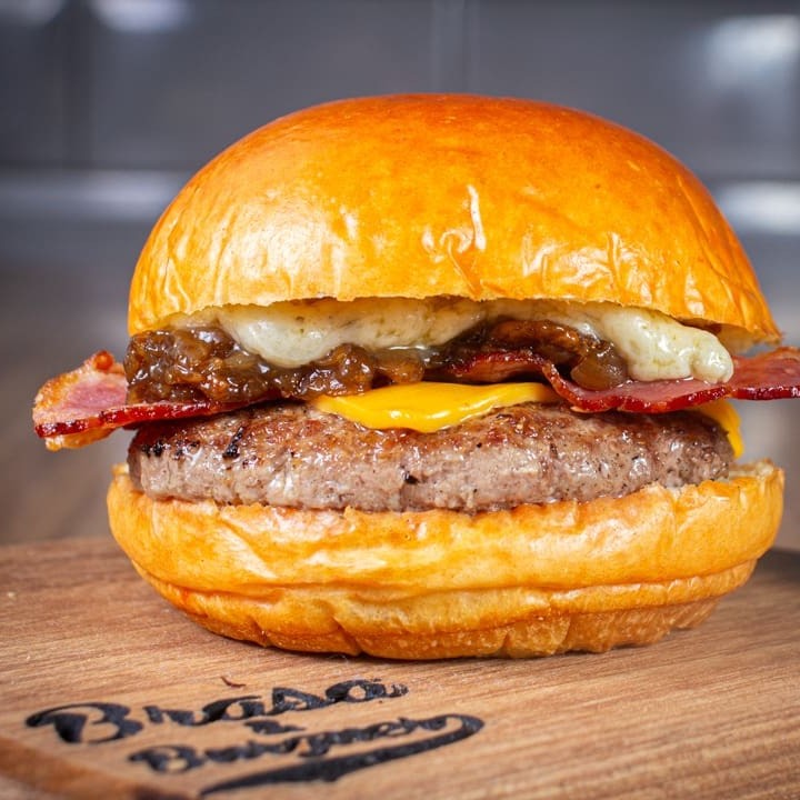 Nosso campeão de vendas, nosso primeiro burguer, o queridinho da gelera. Não é a toa que é O Preferido.  Pão de brioche Carne 160g  Cheddar Bacon Cebola caremelizada Gorgonzola