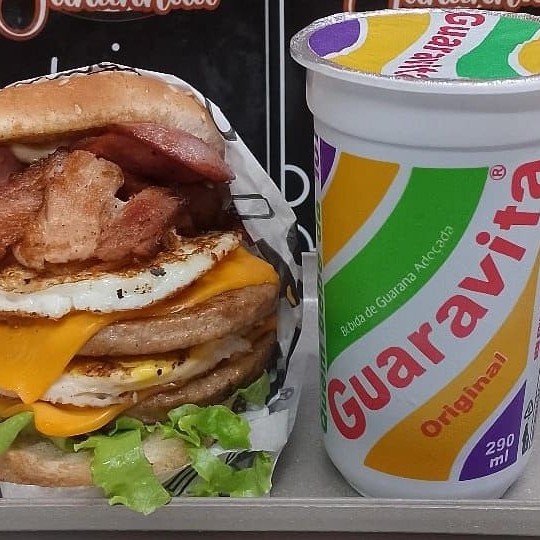 Pão, 2 Carnes, 2 Ovos, 2 Queijos, Calabresa, Bacon, Salada e Molhos