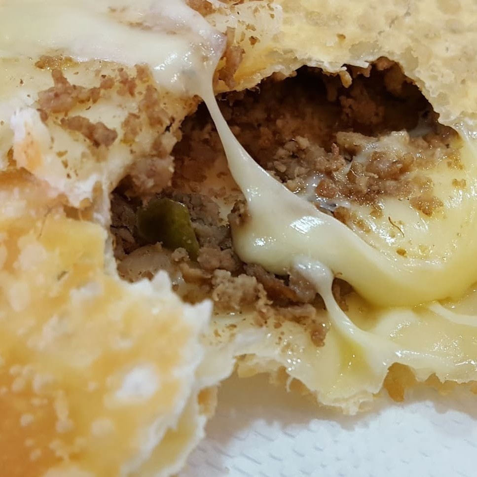 Carne moída com queijo mussarela