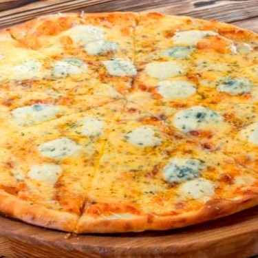 Mussarela, Catupiry, provolone e parmesão