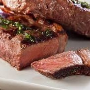 O mais famoso corte argentino do mundo! Retirado do miolo do contra filet, sua textura maia e seu sabor acentuado conquistam até os mais exigentes.  - prato composto por 500gr de chorizo angus e acompanhamento completo a sua escolha (arroz, farofa, molho a campanha, batata palito )