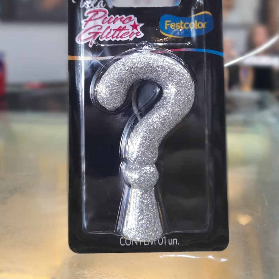 Complete a comemoração com uma vela especial para o seu bolo!