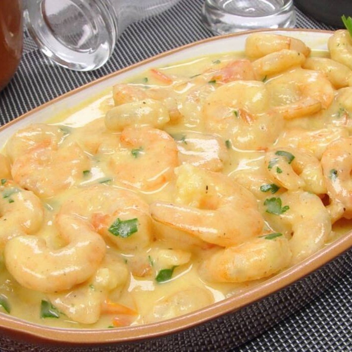 Nhoque com camarões e o molho a sua escolha