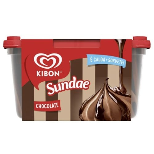 Combinação perfeita de sorvete com muita calda. Sorvete sabor chocolate com calda de chocolate trufado. É tanta calda que dá pra ver pelo pote! Kibon Sundae é uma ótima opção para compartilhar em momentos especiais