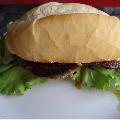 Pão francês, carne de hambúrguer bovina,ovo,mussarela,presunto,alface,tomate e cebola. Foto meramente ilustrativa.