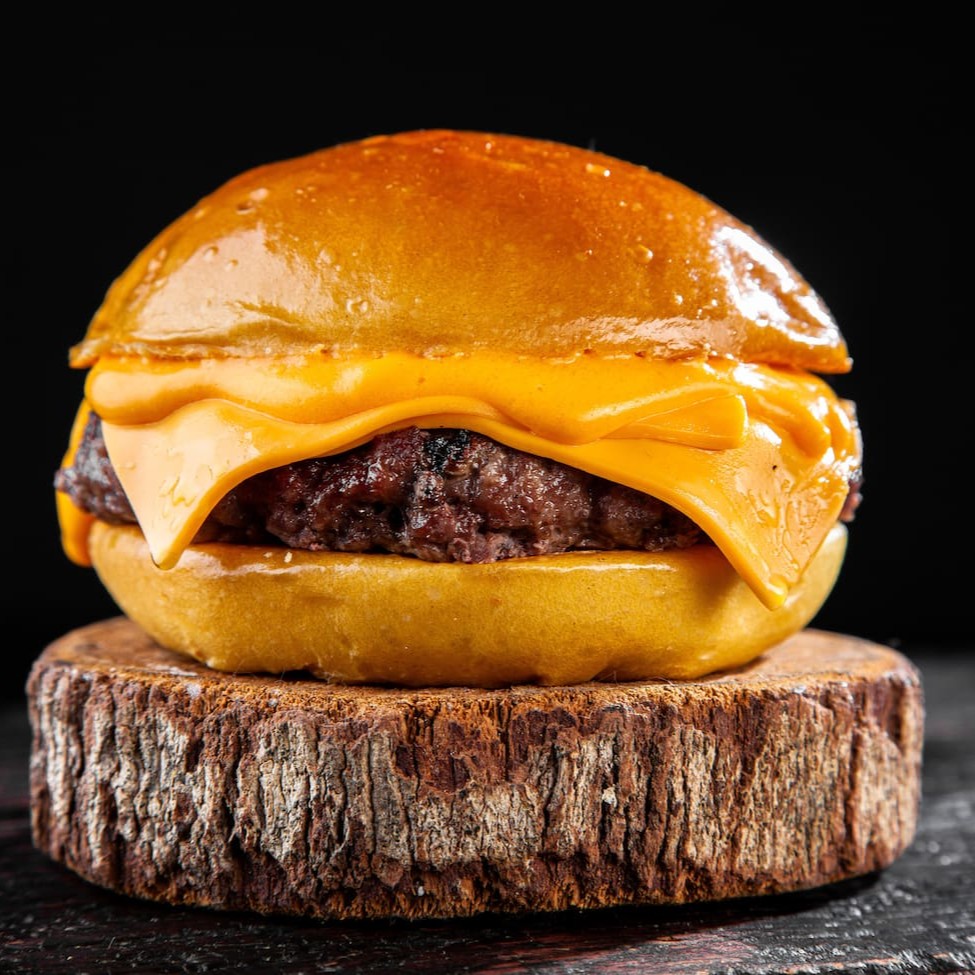 Combinação perfeita!  Pão Brioche Gold ,nosso delicioso blend 120g, fatia queijo cheddar, creme cheddar .