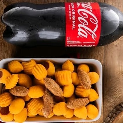 São 70 salgadinhos os sabores vc que escolhe salgadinhos 100%artesanais so usamos ingredientes de alta qualidade trazendo um sabor inigualável a cada mordida.
