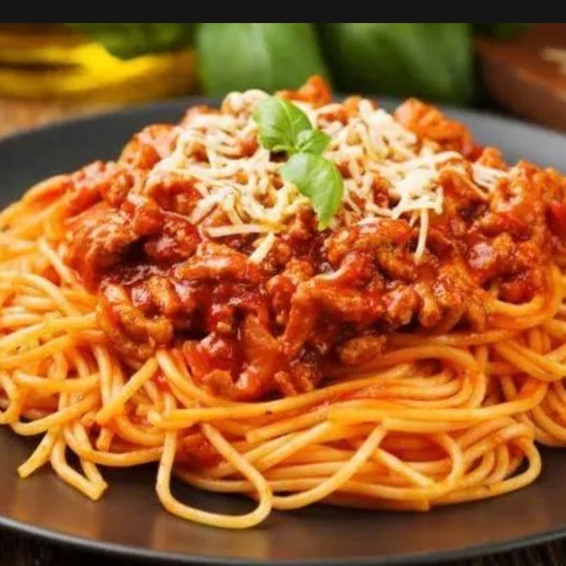 Delicioso espaguetti refogado no alho e cebola. serve ate 2 pessoas (aprox 600 gr)
