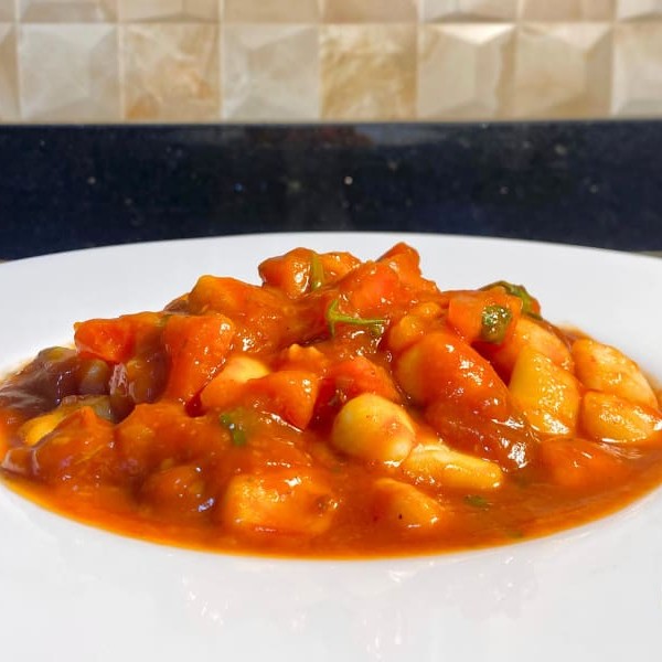 Escolhe a tua combinação perfeita: começa com o nosso nhoque clássico e adiciona a proteína que você preferir — carne, frango ou camarão! Feito ao teu gosto, do jeitinho que você merece!