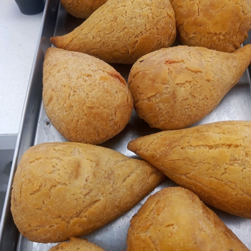 Coxinha de frango recheio temperado uma delícia!