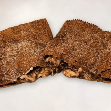 Pastel crocante saborosamente recheado com Sonho de Valsa e chocolate ao leite forneavel