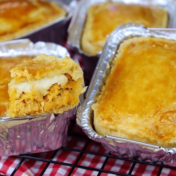 Empadão na marmita com frango com requeijão 200ml