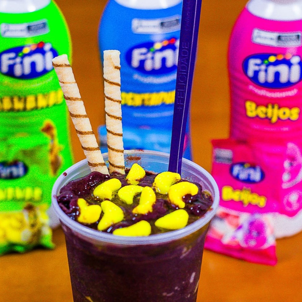 Monte seu delicioso açaí com caldas de fini de sua escolha e complementos