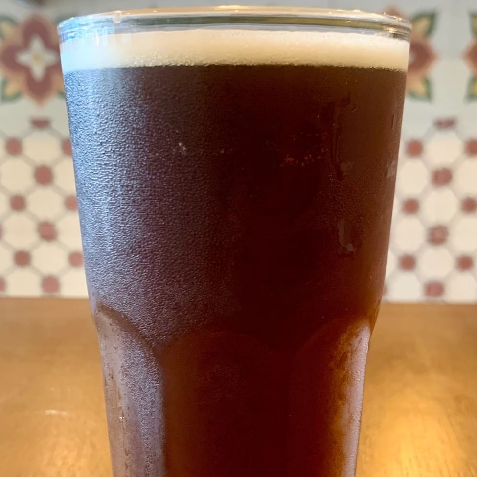 Chá Mate natural. O Mate vai sem açucar, se quiser com açucar basta colocar como observação.