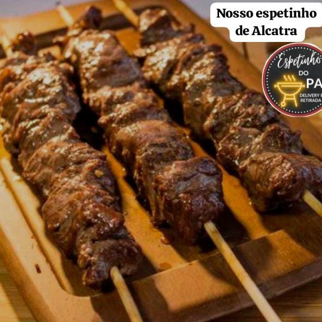 Delicie-se com nosso espetinho de carne alcatra, suculento e grelhado à perfeição. Ideal para quem aprecia um sabor tradicional e marcante.