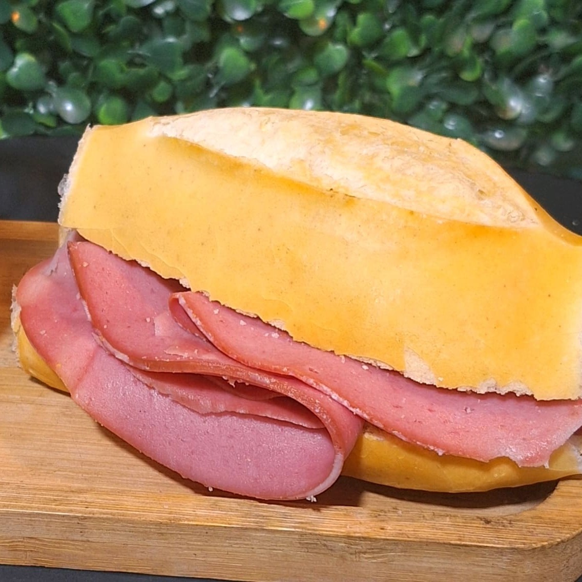 Nosso delicioso sanduíche de Mortadela defumada