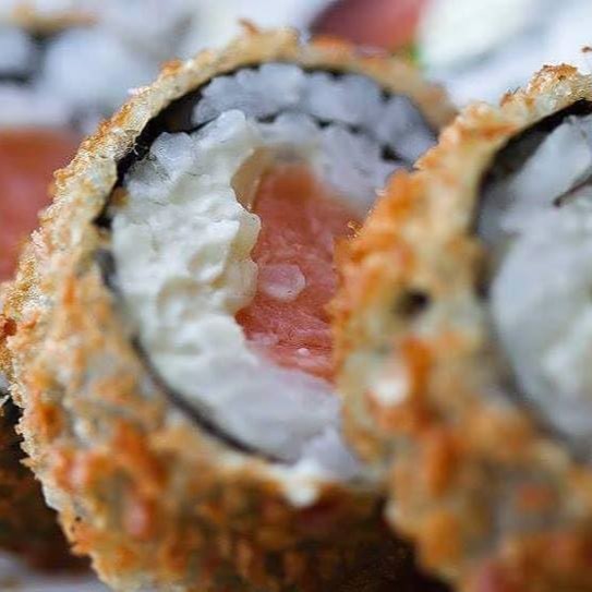 12 hot camarão, 12 hot Philadelphia, 12 hot tunamaki, 12 hot especial. Sushi