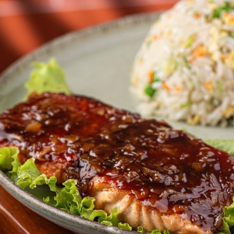 Confira nossas opções de pratos quentes!  Opções: Frango xadrez Cogumelo xadrez Fried Rice