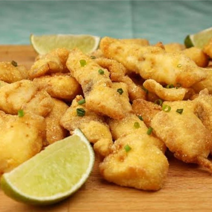 Frango em pedaços empanados.  Escolha Um Molho: Tártaro Ou Rosê + coca 350ml