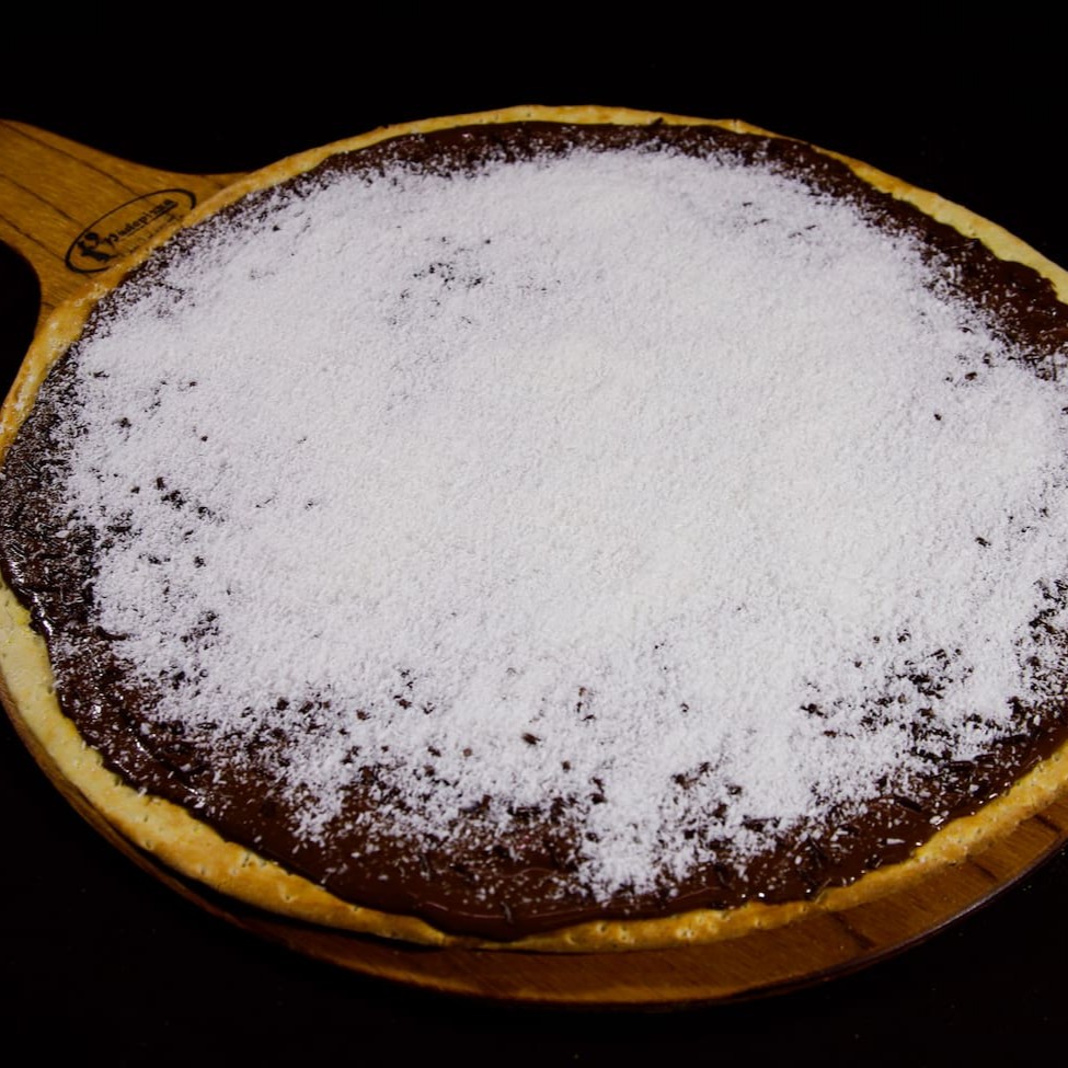 Essa é a pizza para quem ama a combinação perfeita chocolate ao leite, coberto com uma camada  de coco ralado.